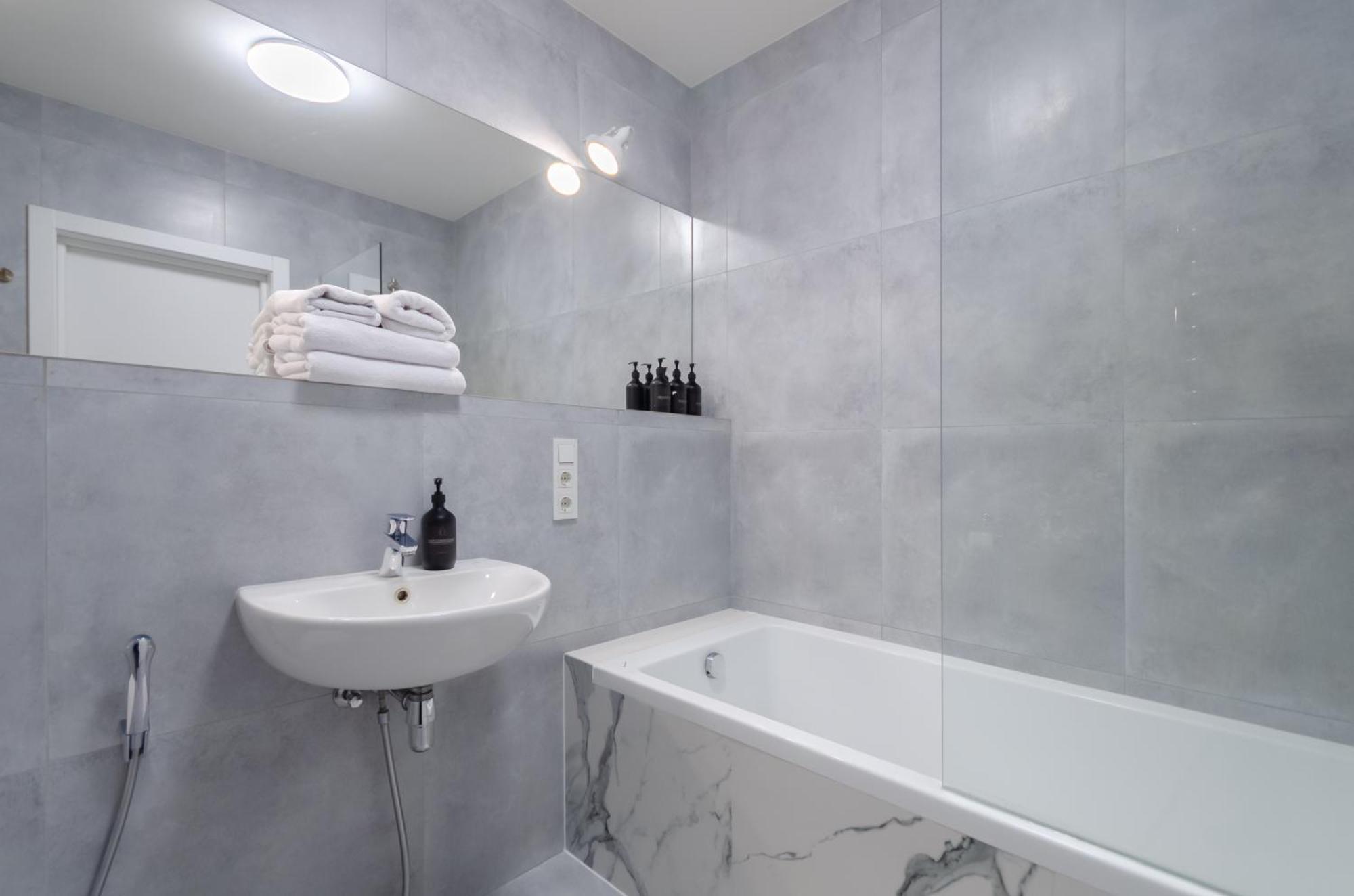 Apartament Petrovdom 234-241-86-96 In View At Rc Kvartet,near Railway Station