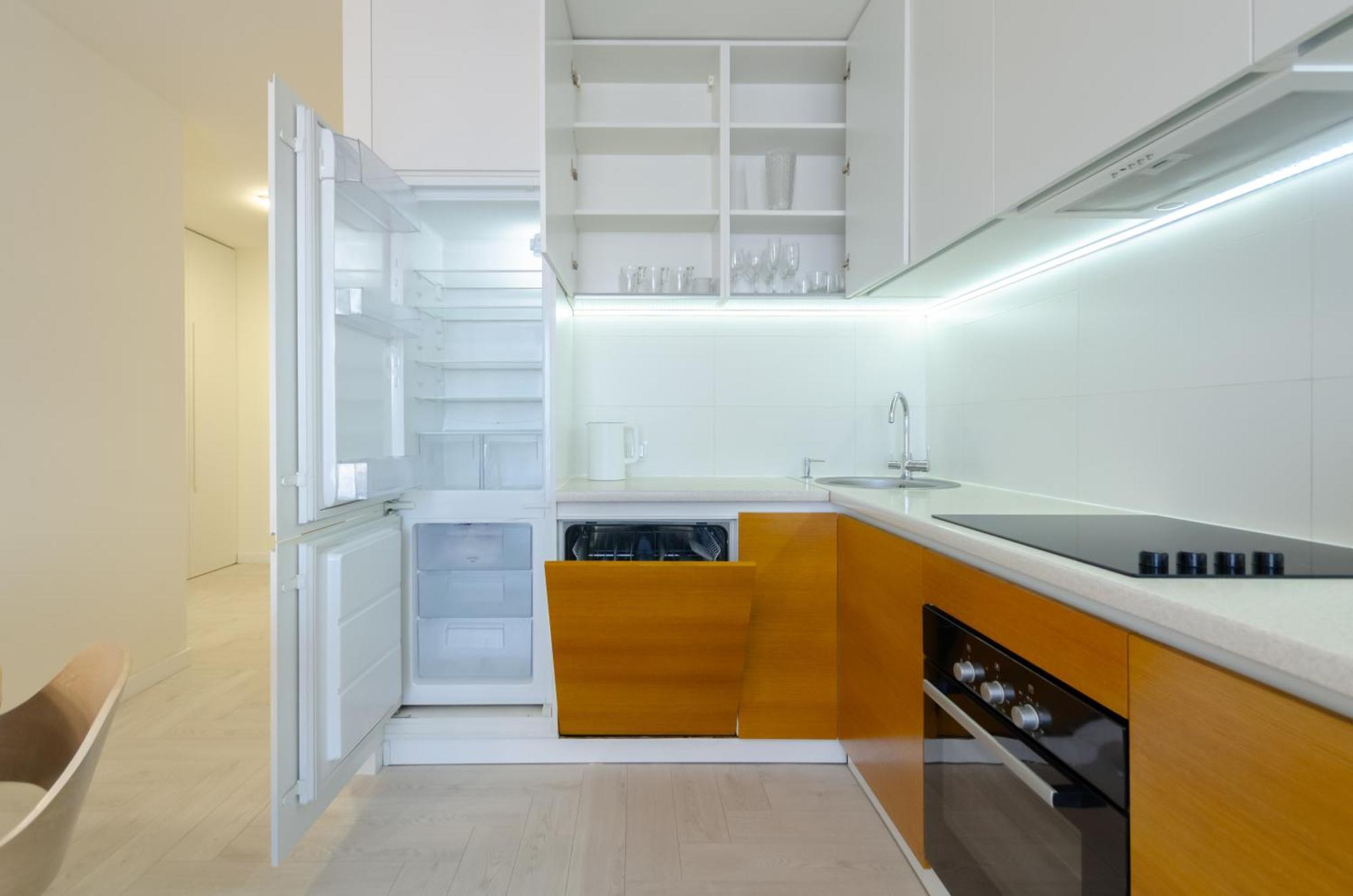 Apartament Petrovdom 234-241-86-96 In View At Rc Kvartet,near Railway Station *
